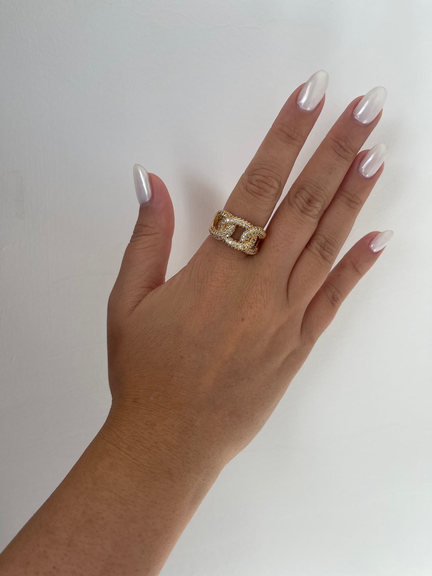 Inlaid link ring
